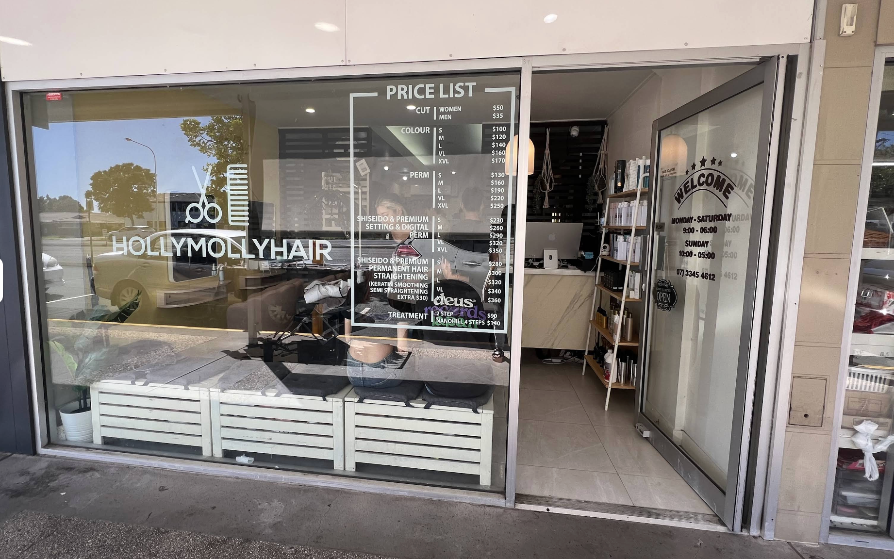 HollyMolly Hair salon interior